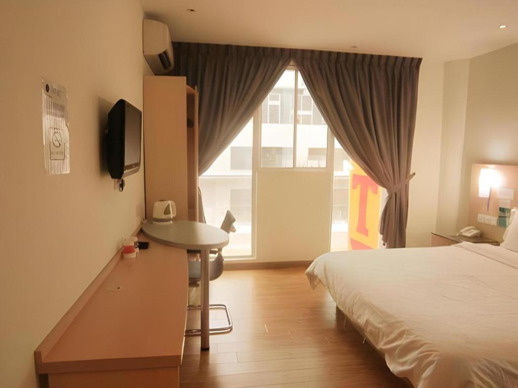 Hotel City Comfort Inn Puchong Exterior photo
